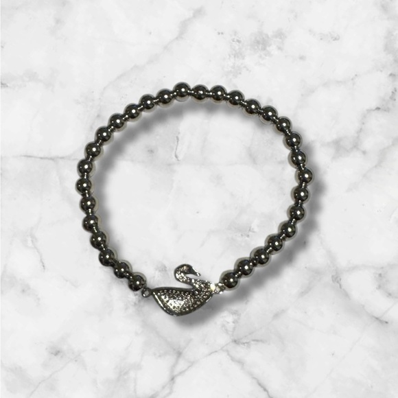 💟💎Vintage Elegant Metal Beaded Bracelet with Swan Crystal Accent - Picture 2 of 13